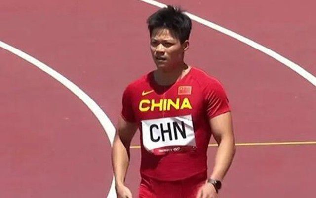 男生打开女生的尿口